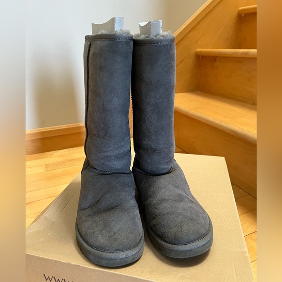 UGG tall grey boots - Picture 2 of 5